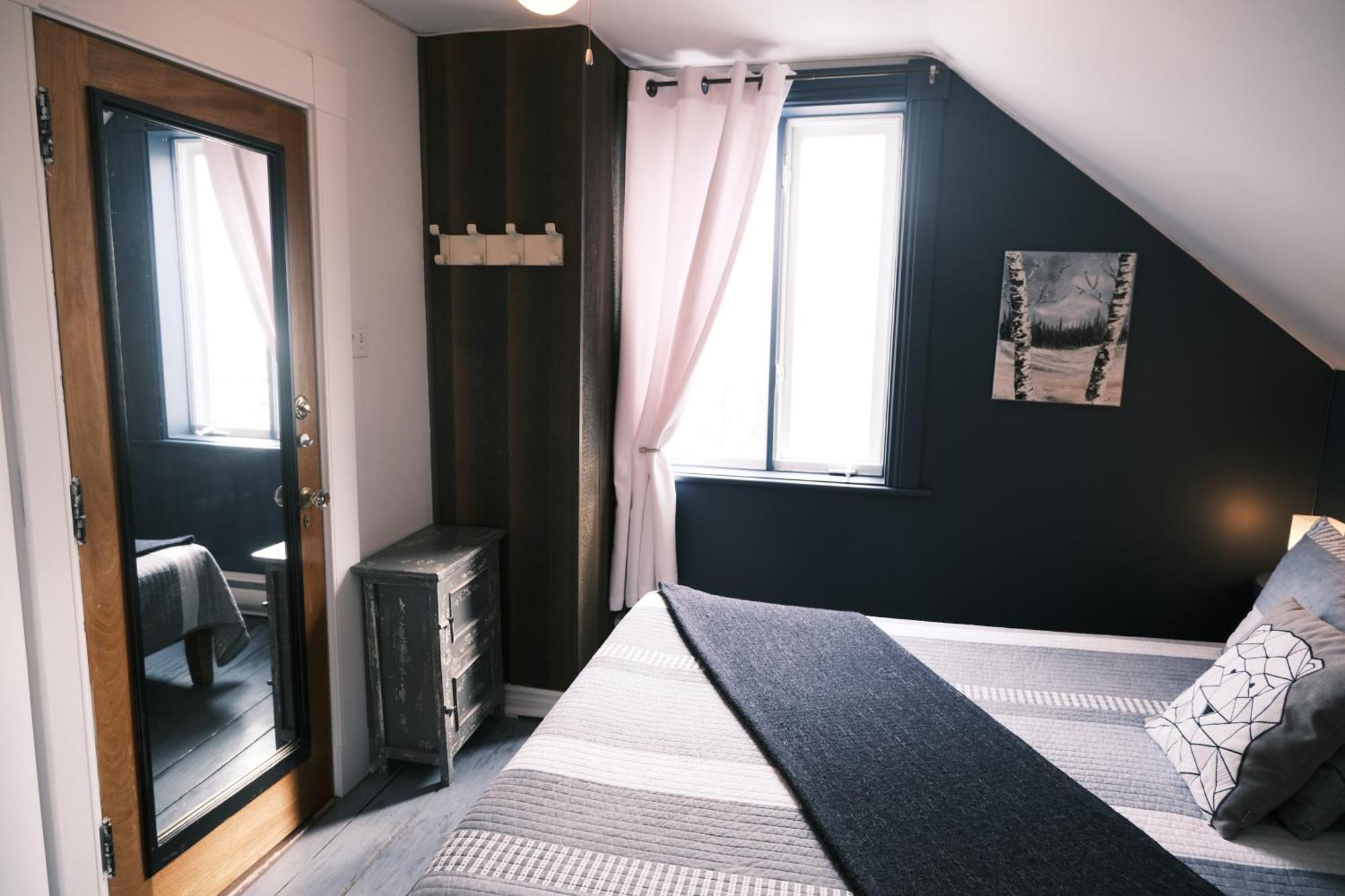 Les Pinsons Des Rives Bed & Breakfast La Malbaie Room photo