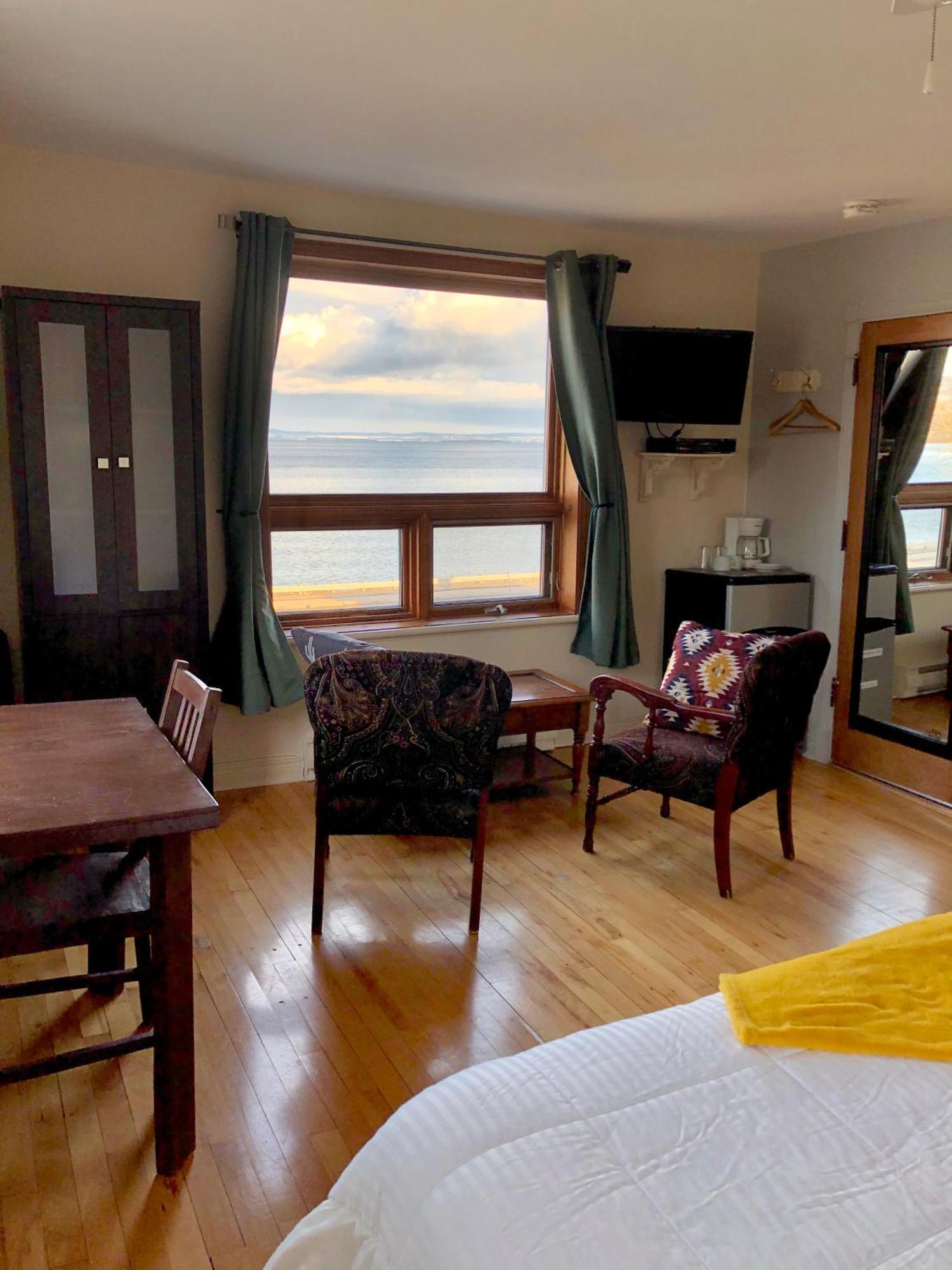 Les Pinsons Des Rives Bed & Breakfast La Malbaie Room photo