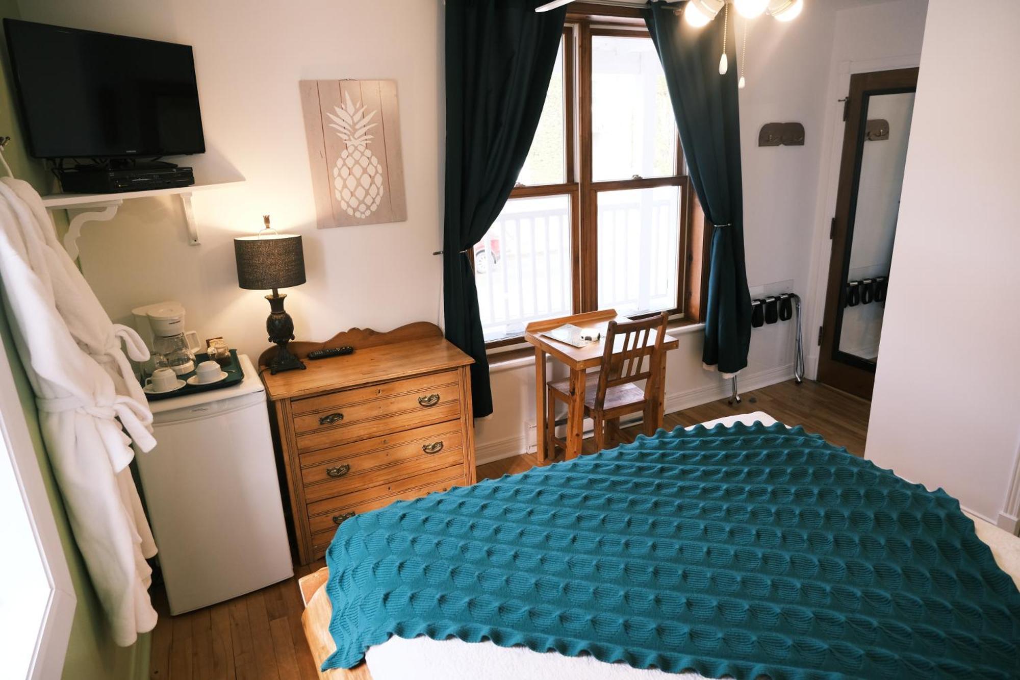 Les Pinsons Des Rives Bed & Breakfast La Malbaie Room photo