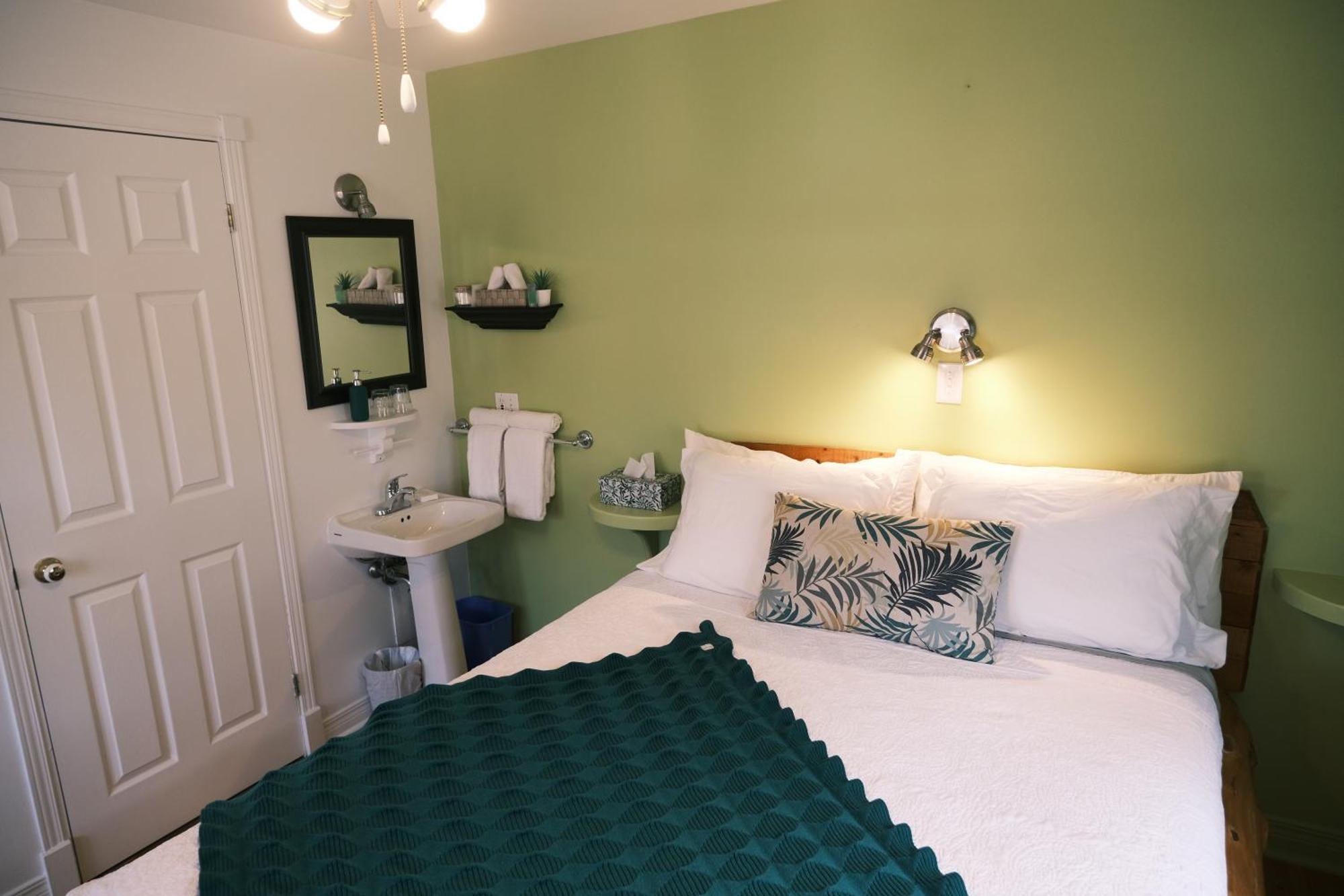 Les Pinsons Des Rives Bed & Breakfast La Malbaie Room photo