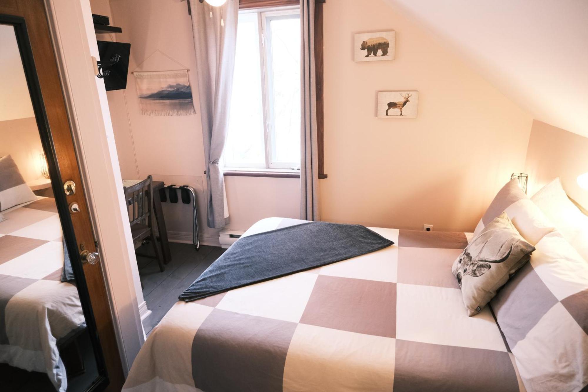 Les Pinsons Des Rives Bed & Breakfast La Malbaie Room photo