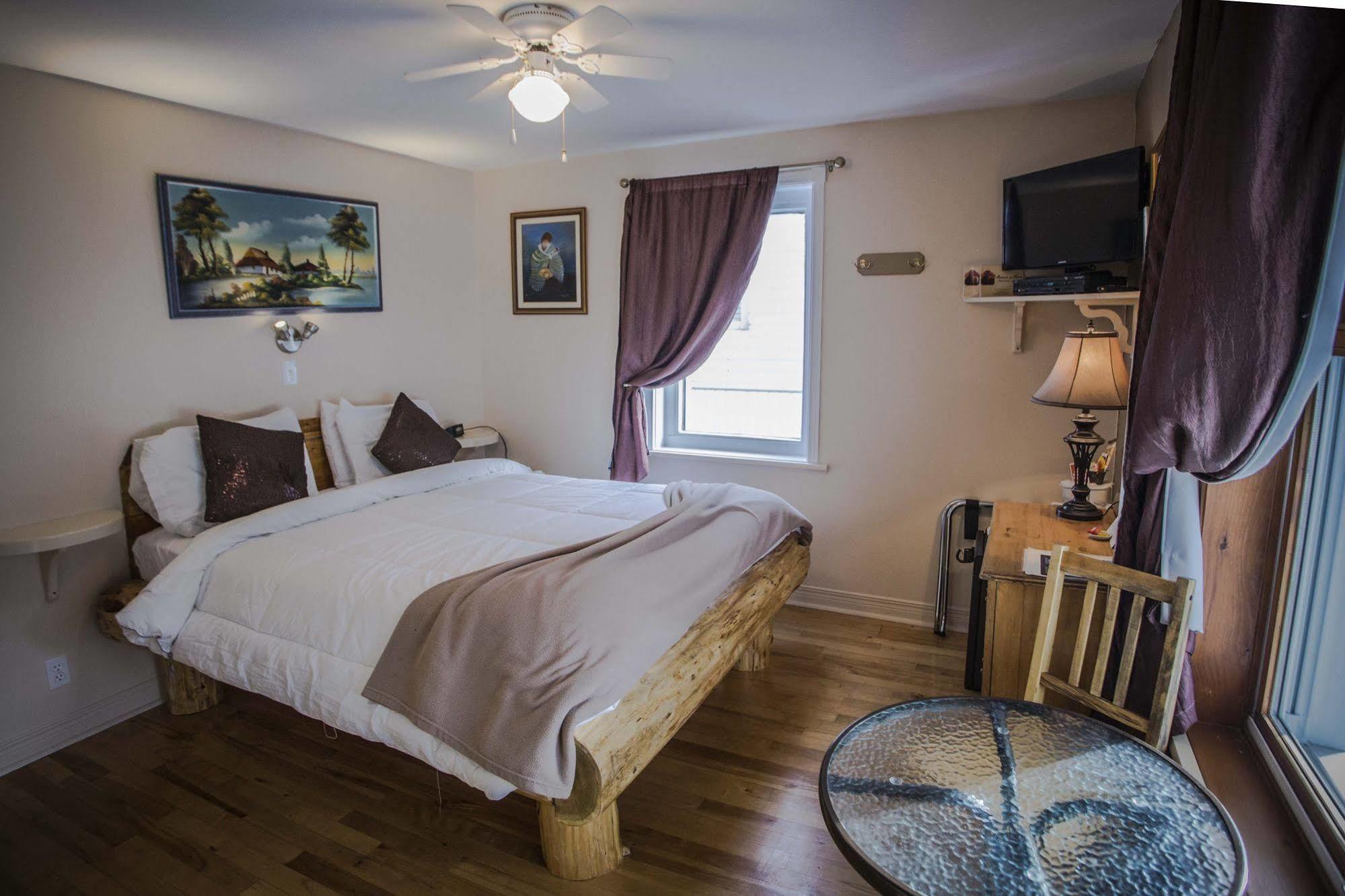 Les Pinsons Des Rives Bed & Breakfast La Malbaie Exterior photo